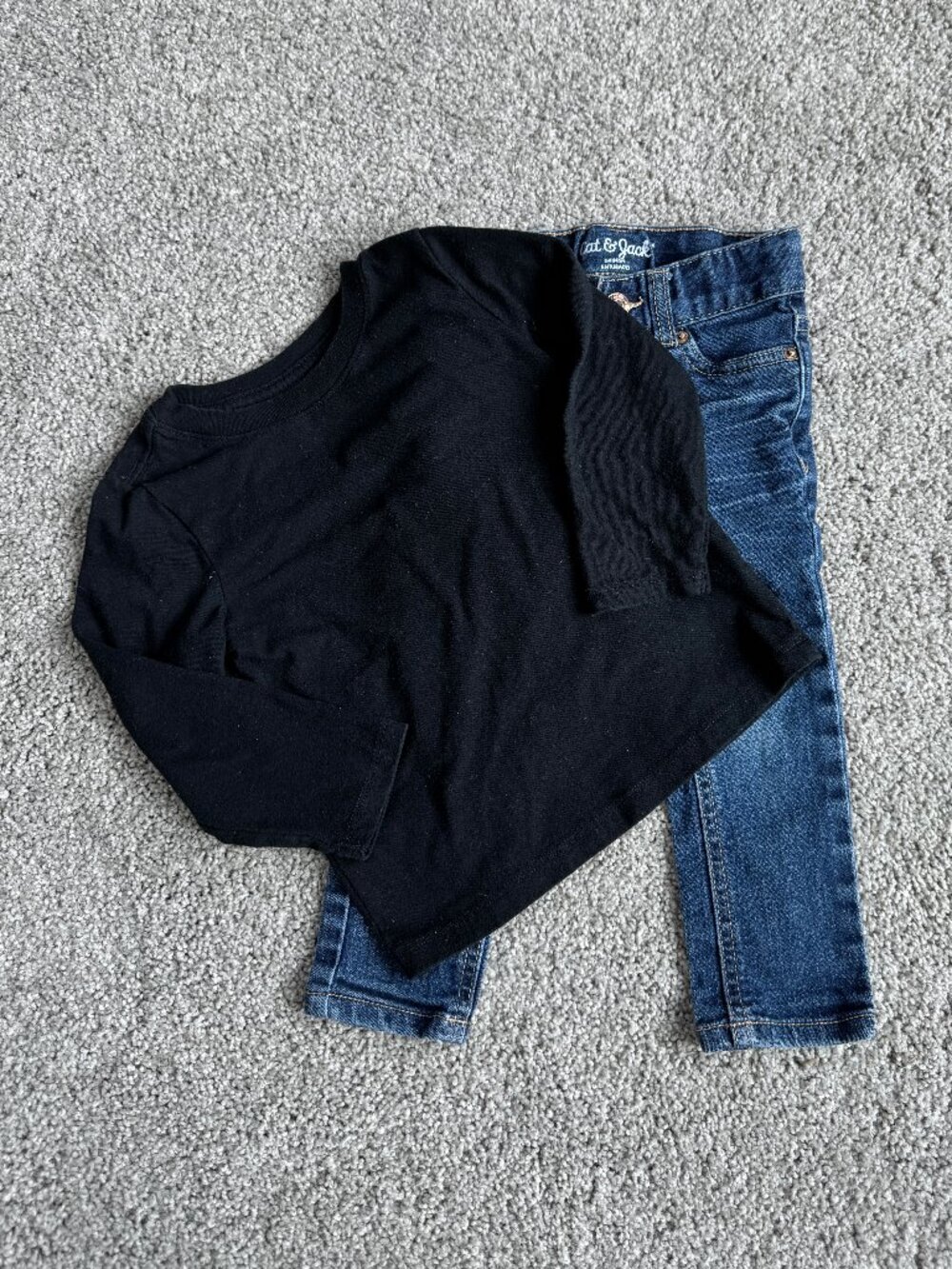 CAT & JACK blue jeans and long sleeve black tee shirt 2T